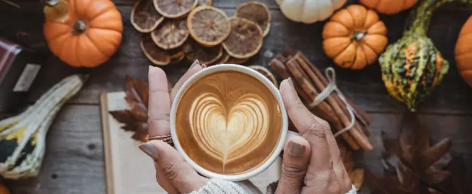 Hora de colocar um pouco de tempero! Lista dos Starbucks Pumpkin Drinks para pedir cover image