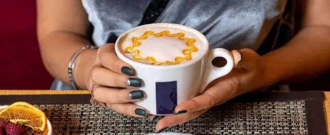 Hur man skummar mjölk till kaffe hemma cover image