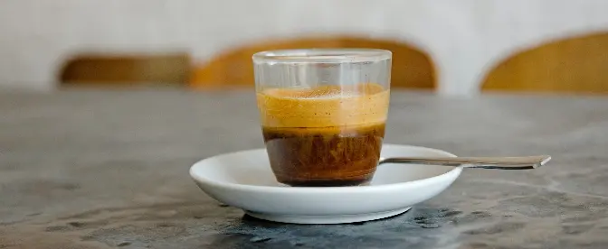 La espuma en el espresso cover image