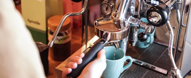 Como limpar e manter sua máquina de café espresso cover image