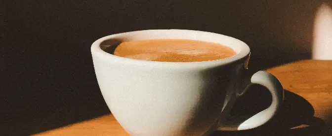 ¿Cuánta cafeína hay en 12 oz de café? cover image